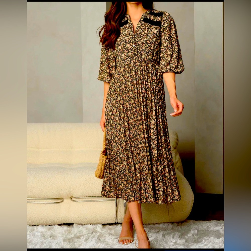 Floral and Pleated Mid Dress.